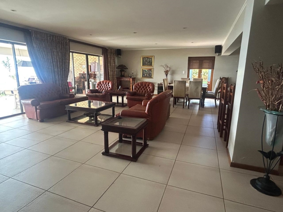 6 Bedroom Property for Sale in Da Nova Western Cape